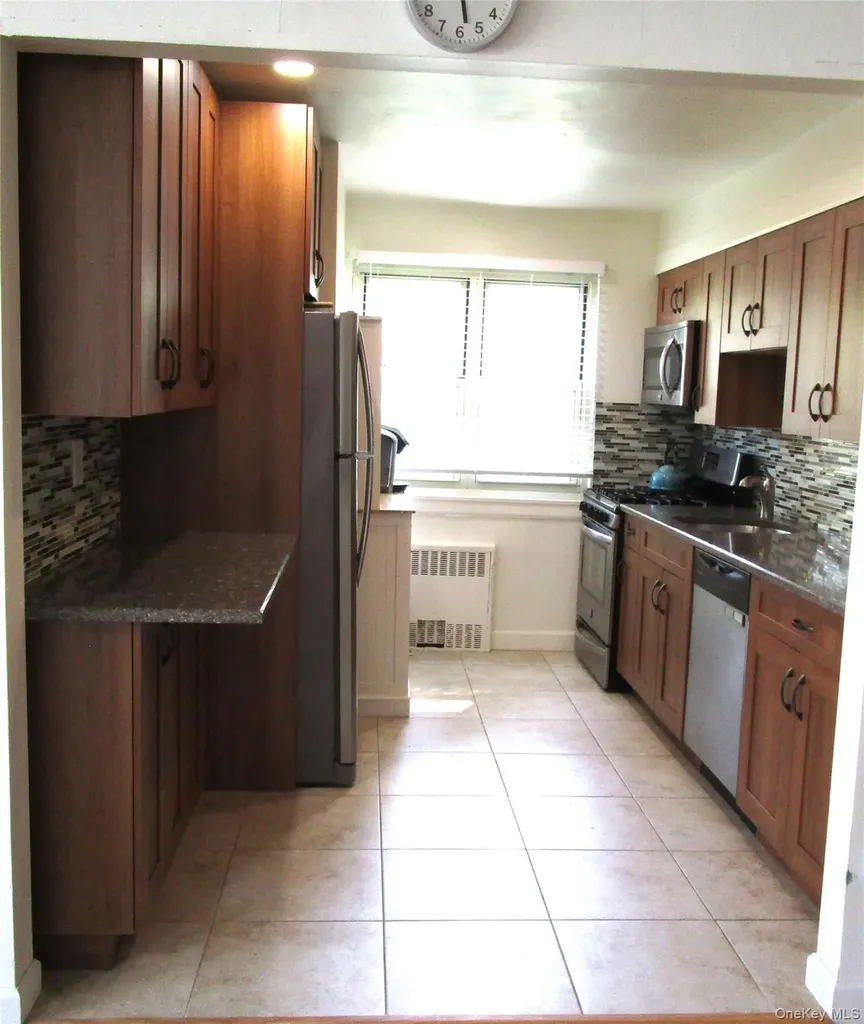 324 Post Avenue Westbury NY 11590