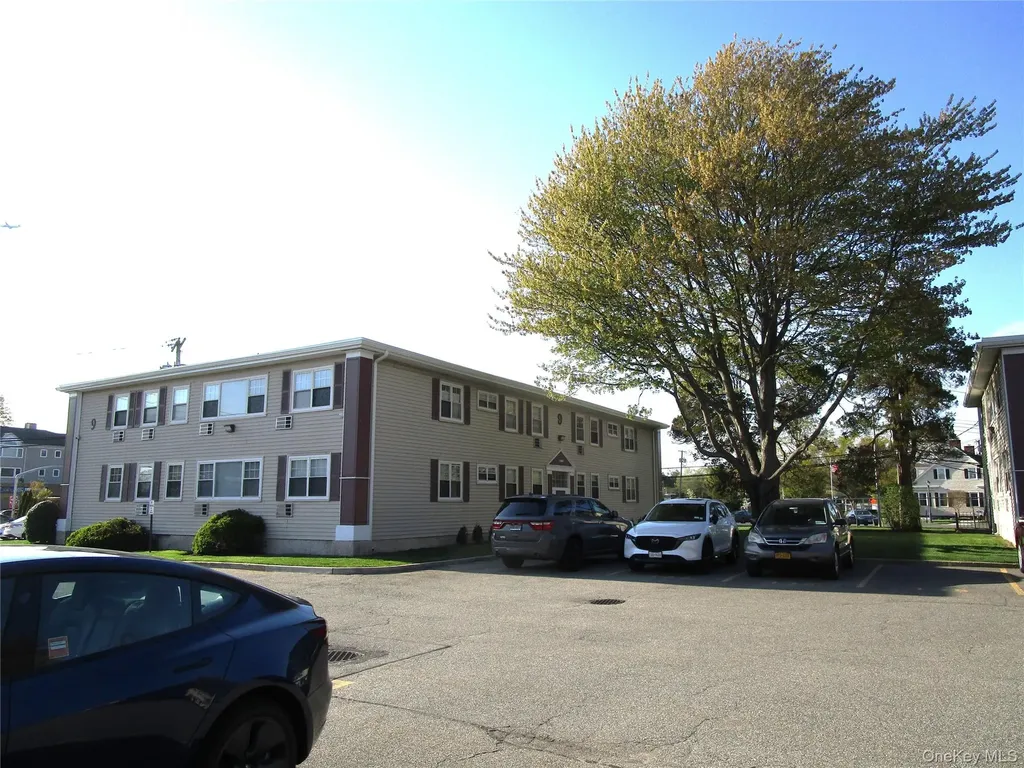 324 Post Avenue Westbury NY 11590