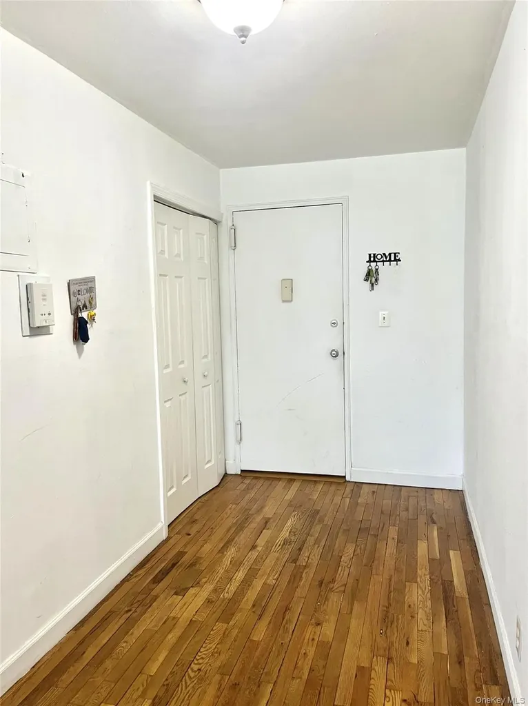 324 Post Avenue Westbury NY 11590