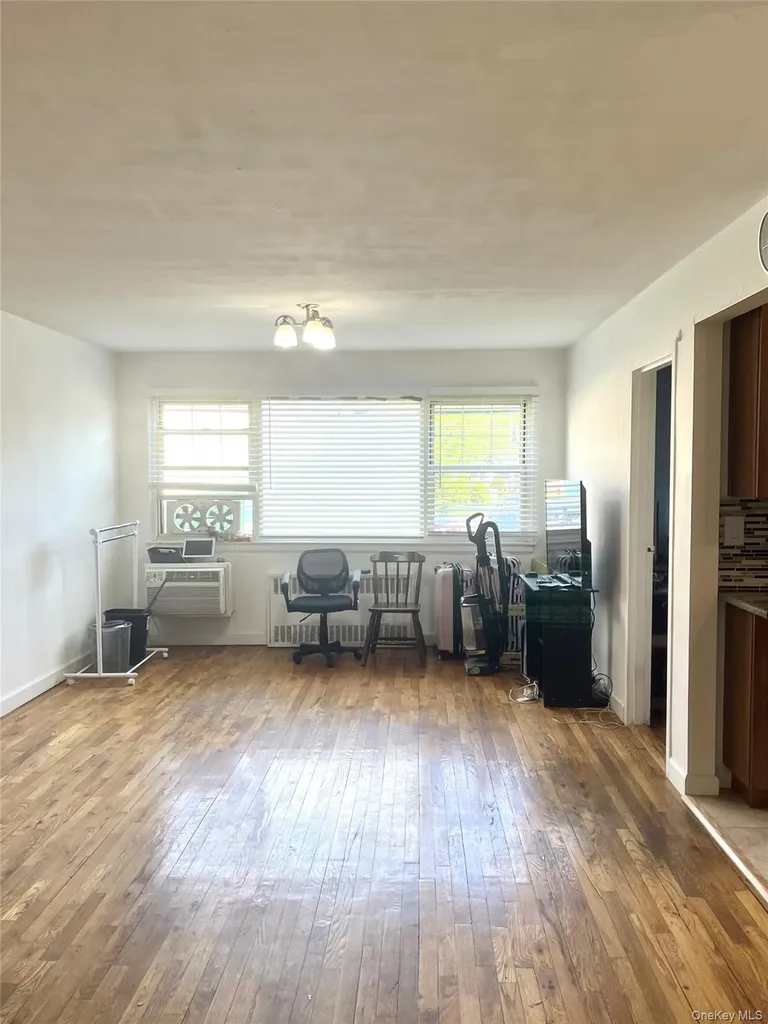 324 Post Avenue Westbury NY 11590