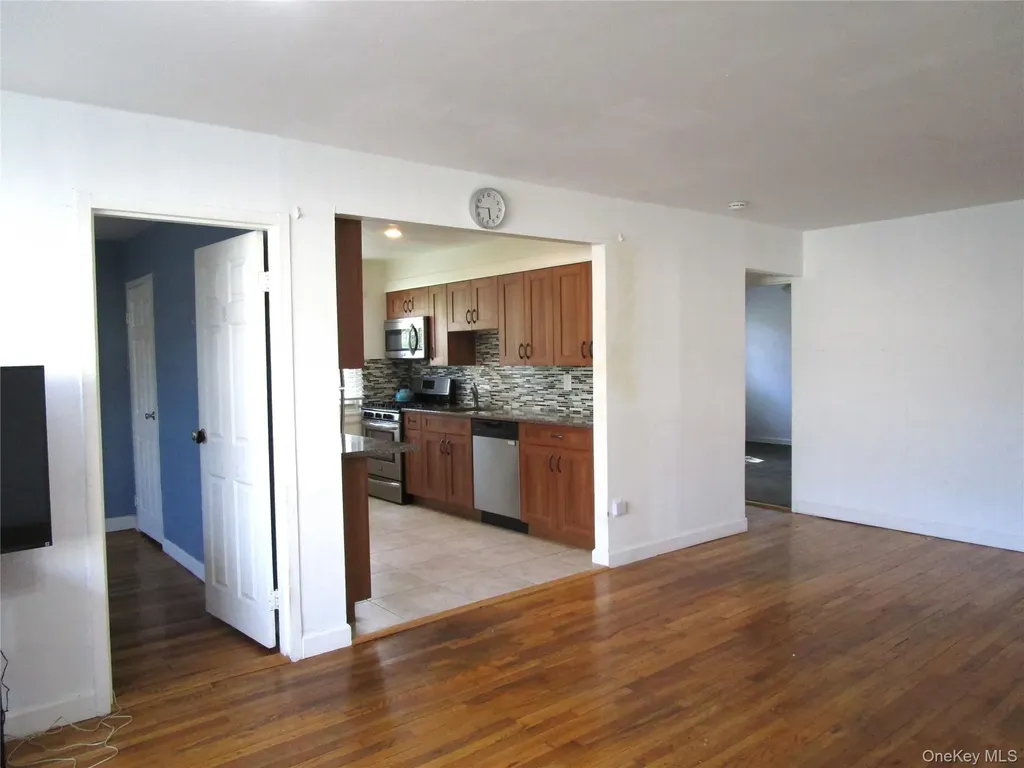 324 Post Avenue Westbury NY 11590