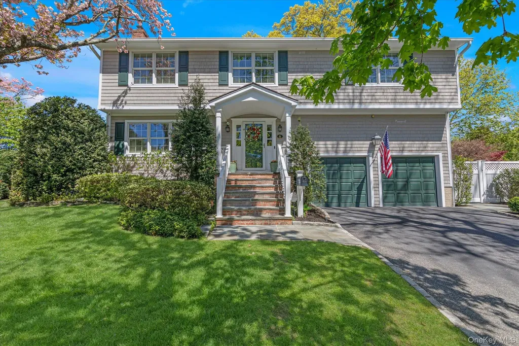 6 Maple Avenue Locust Valley NY 11560