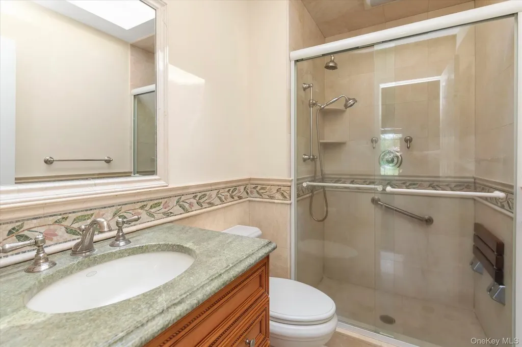 6 Maple Avenue Locust Valley NY 11560