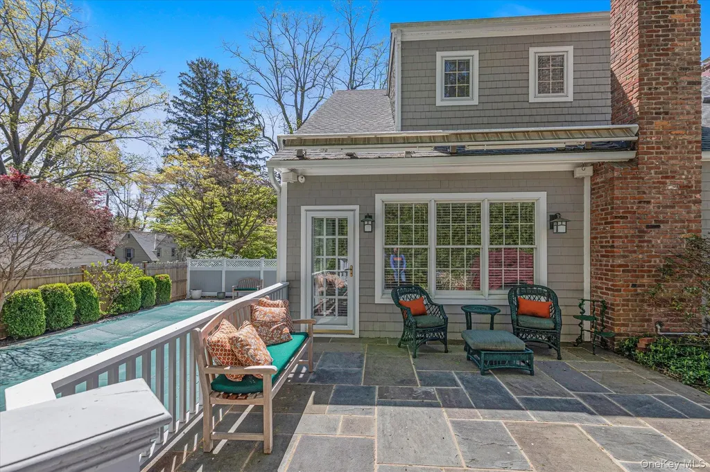 6 Maple Avenue Locust Valley NY 11560