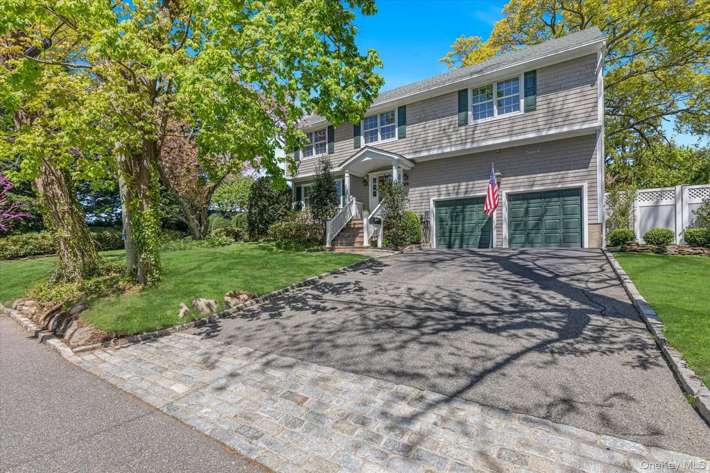 6 Maple Avenue Locust Valley NY 11560