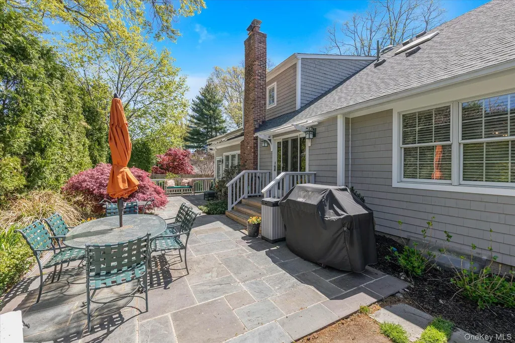 6 Maple Avenue Locust Valley NY 11560