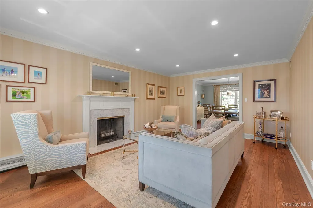 6 Maple Avenue Locust Valley NY 11560