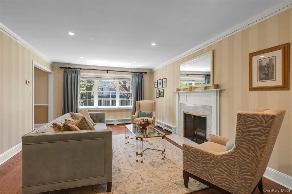 6 Maple Avenue Locust Valley NY 11560