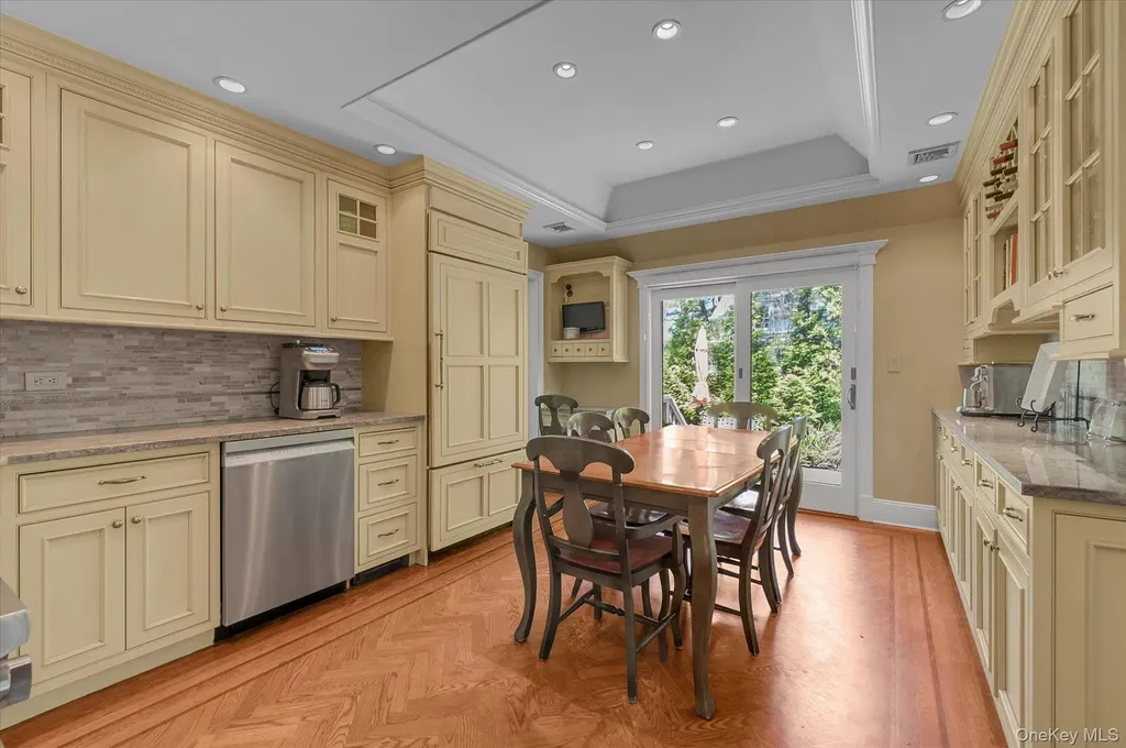 6 Maple Avenue Locust Valley NY 11560