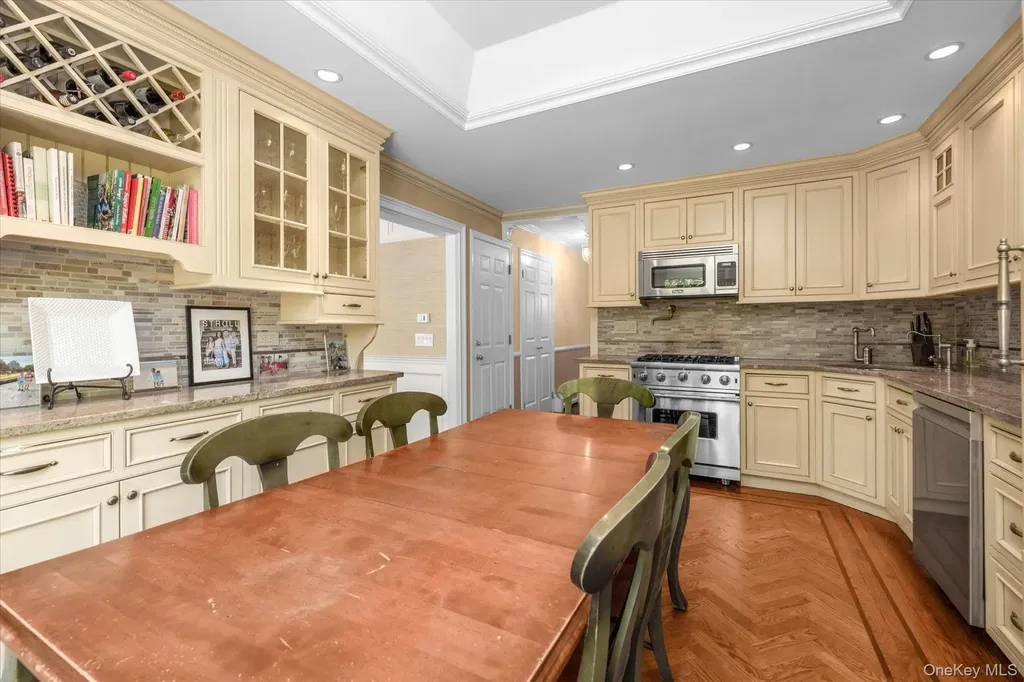 6 Maple Avenue Locust Valley NY 11560
