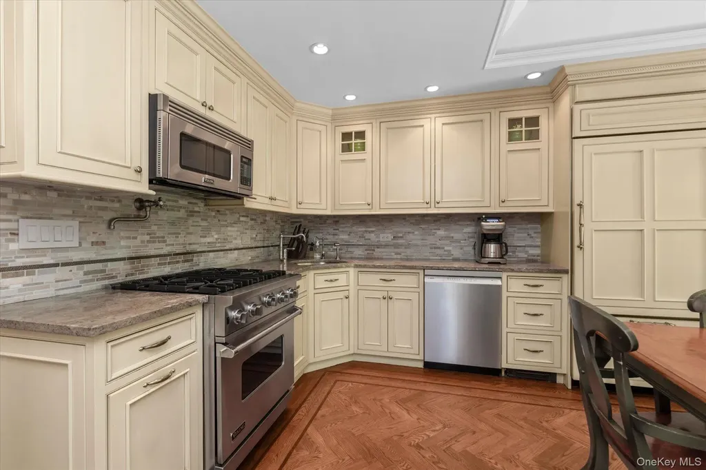 6 Maple Avenue Locust Valley NY 11560