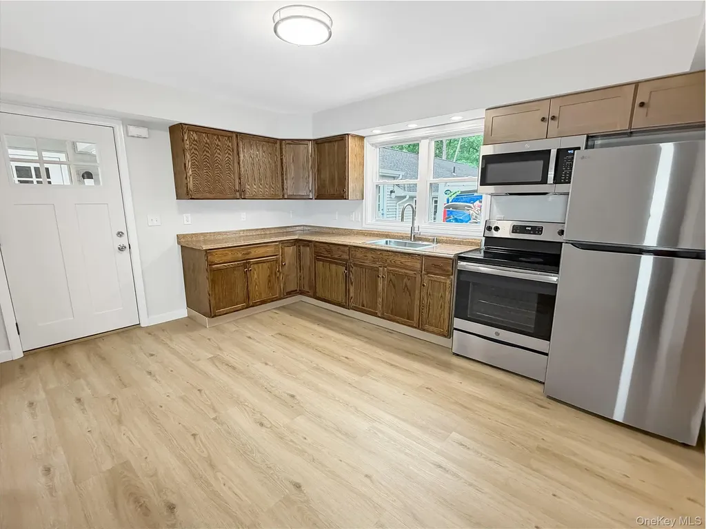 4332 Albany Post Road Hyde Park NY 12538