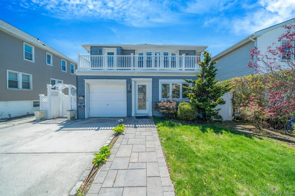 558 E Walnut Street Long Beach NY 11561