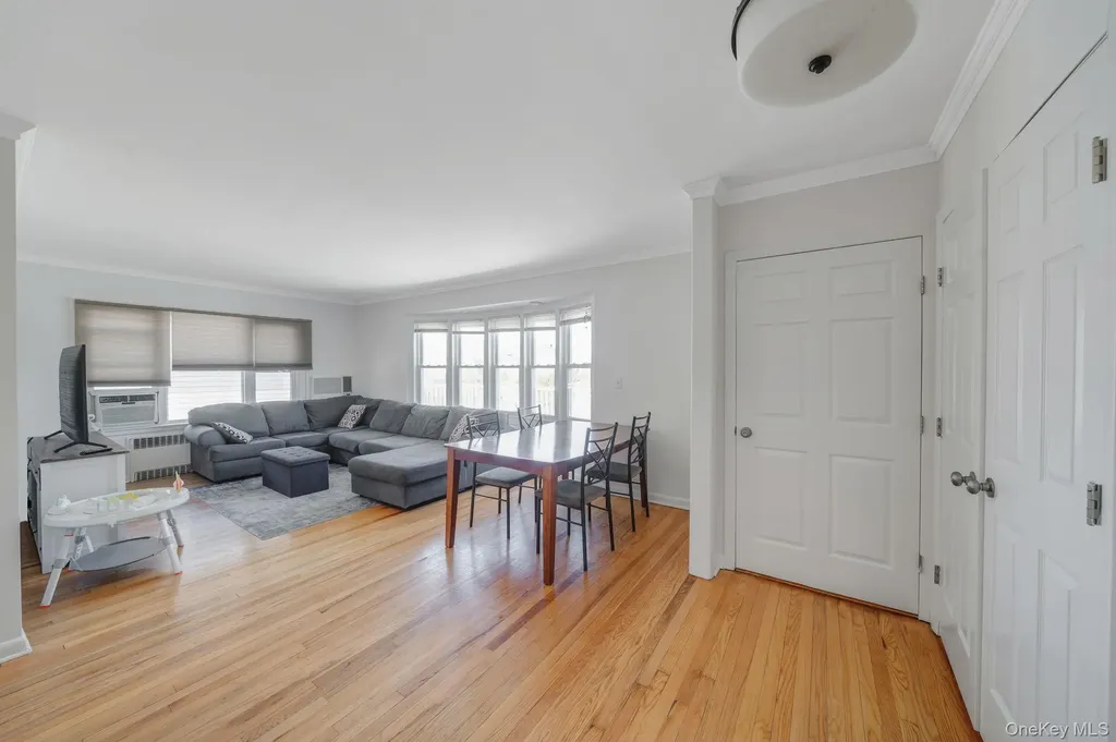 558 E Walnut Street Long Beach NY 11561