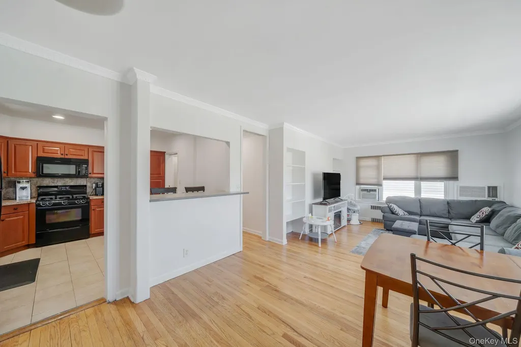 558 E Walnut Street Long Beach NY 11561