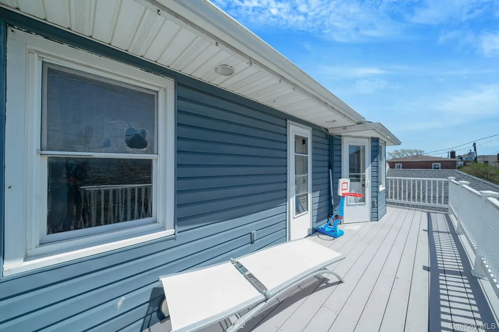558 E Walnut Street Long Beach NY 11561