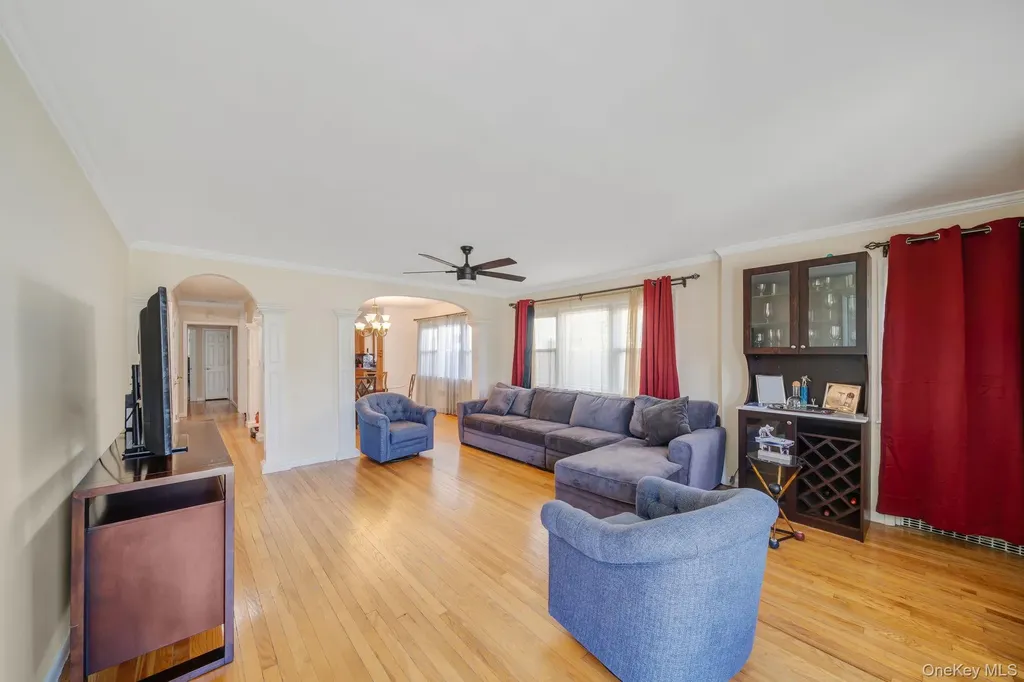 558 E Walnut Street Long Beach NY 11561