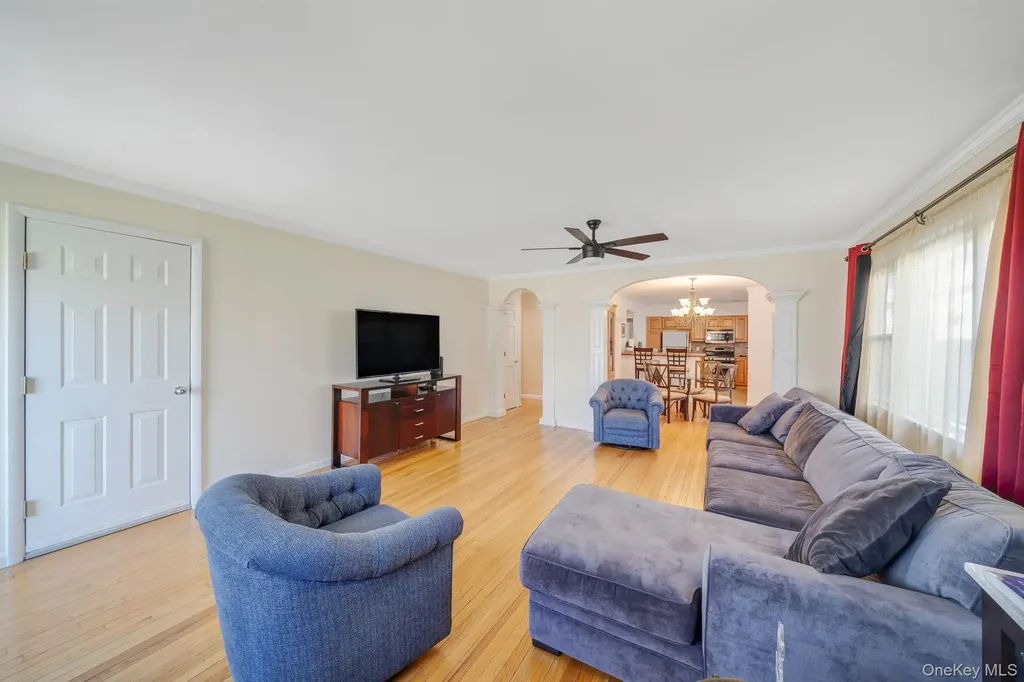 558 E Walnut Street Long Beach NY 11561