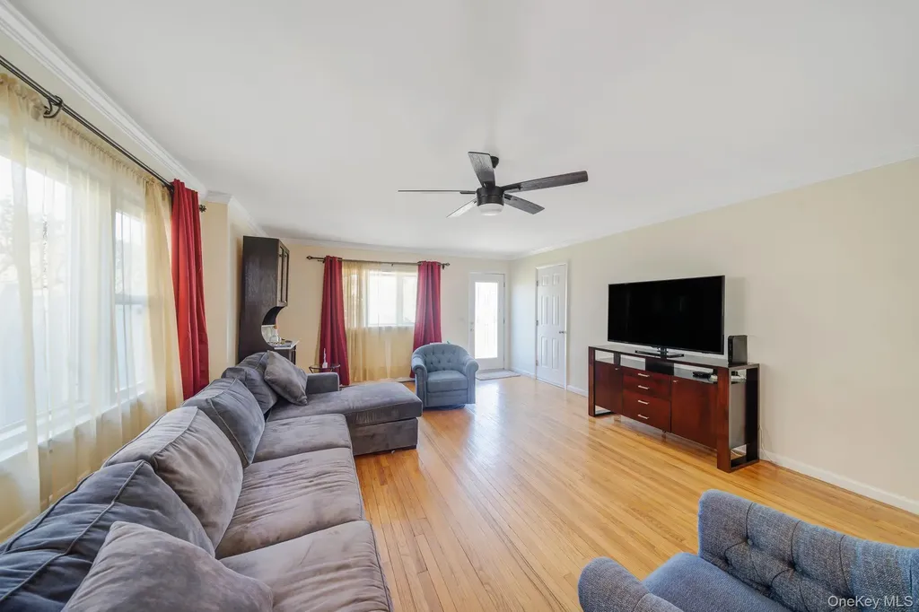 558 E Walnut Street Long Beach NY 11561