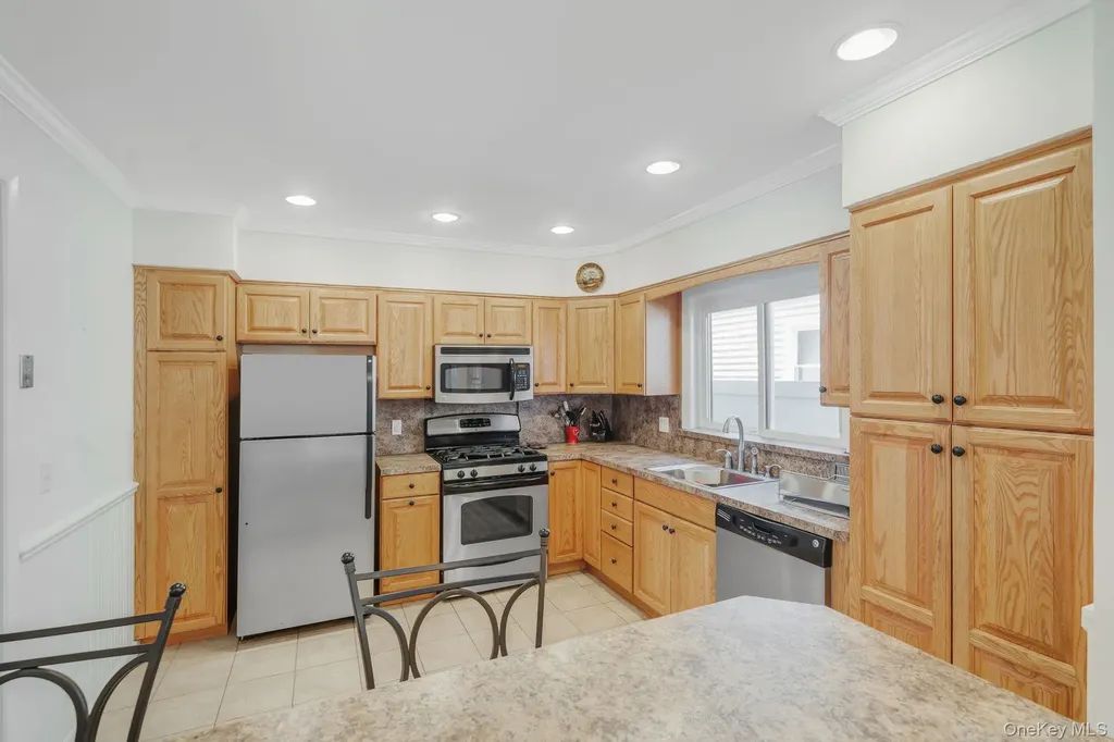 558 E Walnut Street Long Beach NY 11561