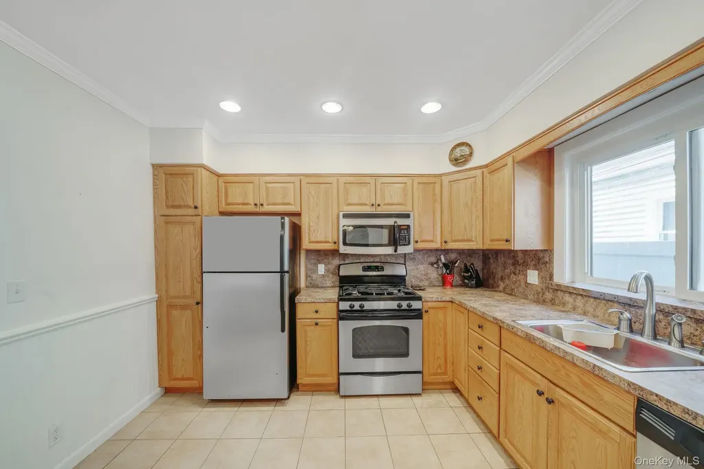 558 E Walnut Street Long Beach NY 11561