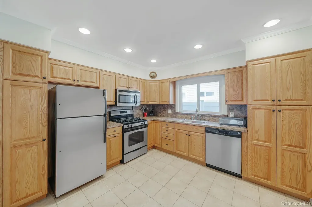 558 E Walnut Street Long Beach NY 11561
