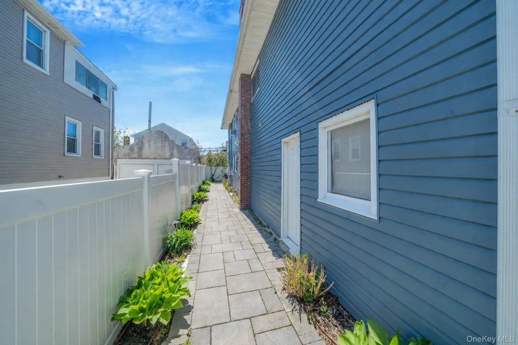 558 E Walnut Street Long Beach NY 11561