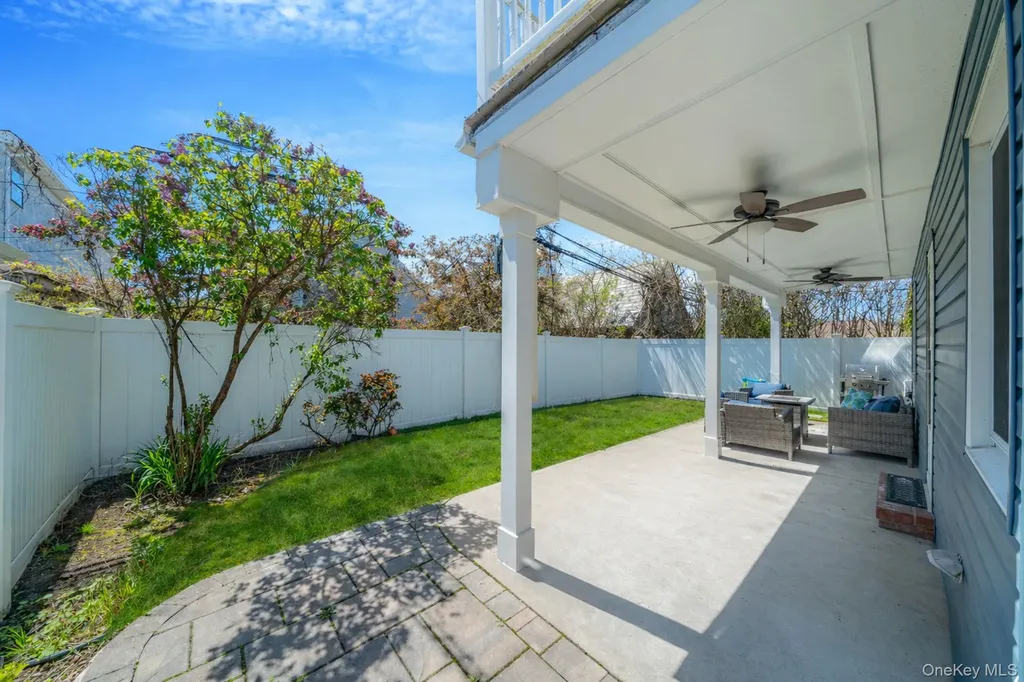 558 E Walnut Street Long Beach NY 11561
