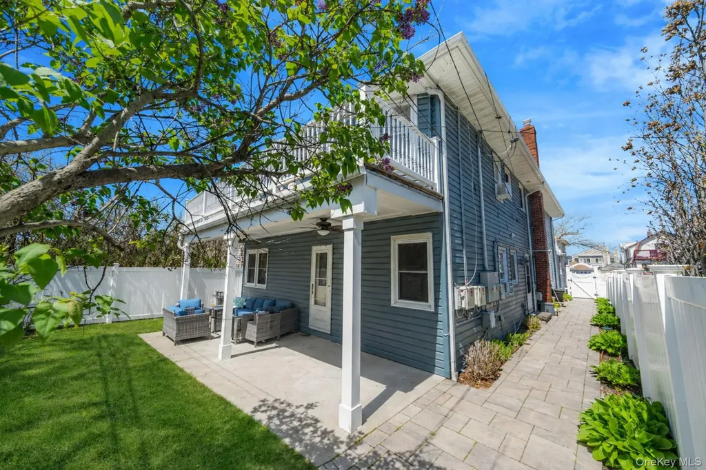 558 E Walnut Street Long Beach NY 11561