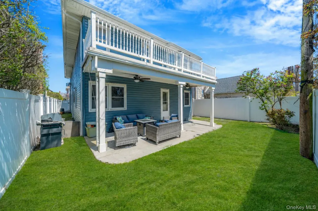 558 E Walnut Street Long Beach NY 11561