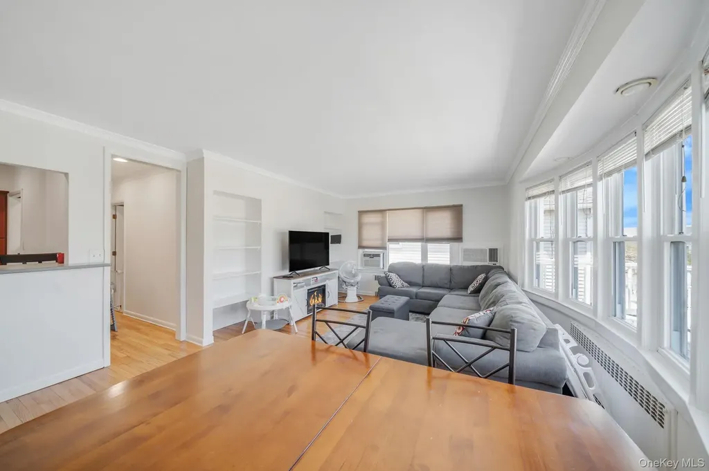 558 E Walnut Street Long Beach NY 11561