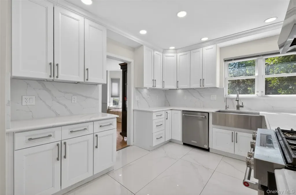 77 Merrivale Road Great Neck NY 11020
