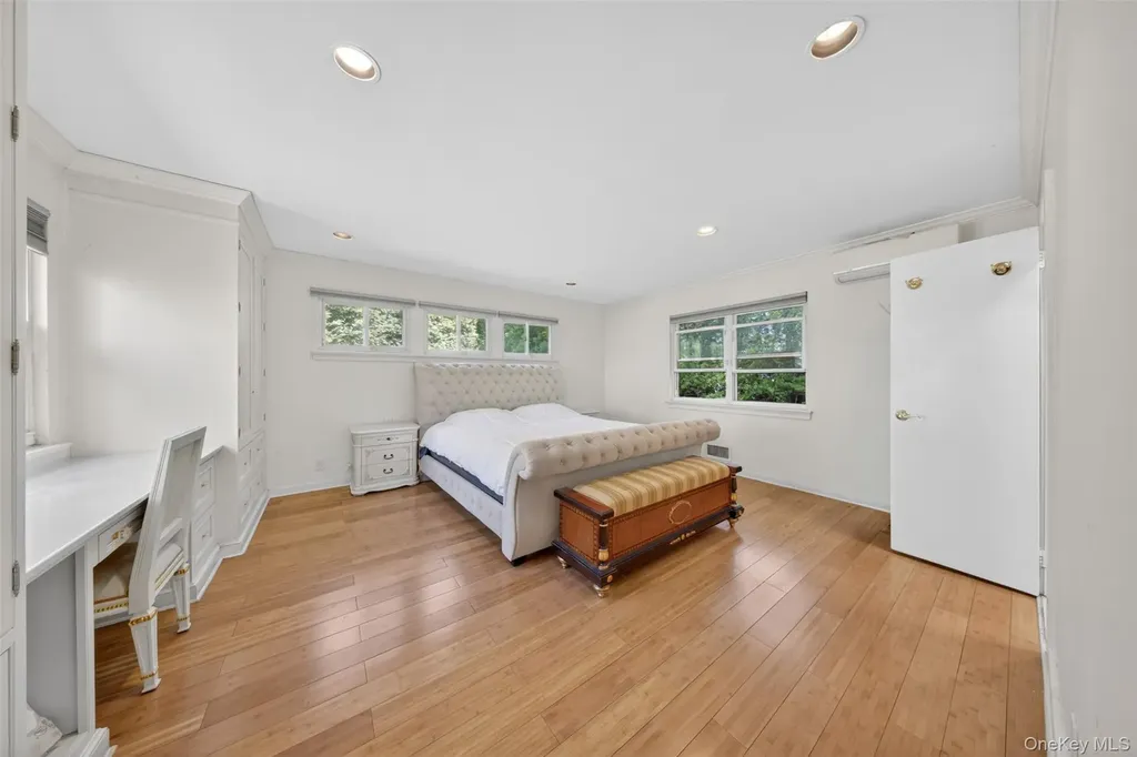 77 Merrivale Road Great Neck NY 11020
