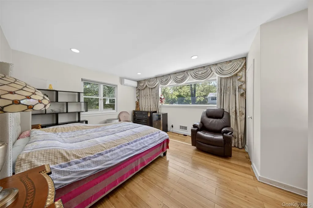 77 Merrivale Road Great Neck NY 11020