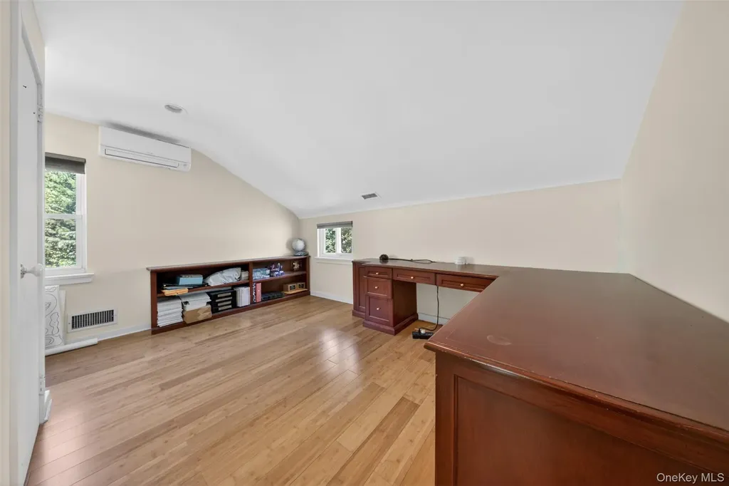 77 Merrivale Road Great Neck NY 11020