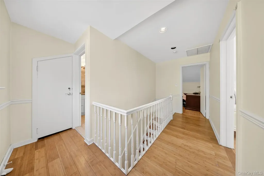 77 Merrivale Road Great Neck NY 11020
