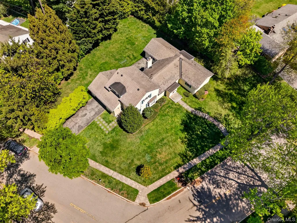 77 Merrivale Road Great Neck NY 11020
