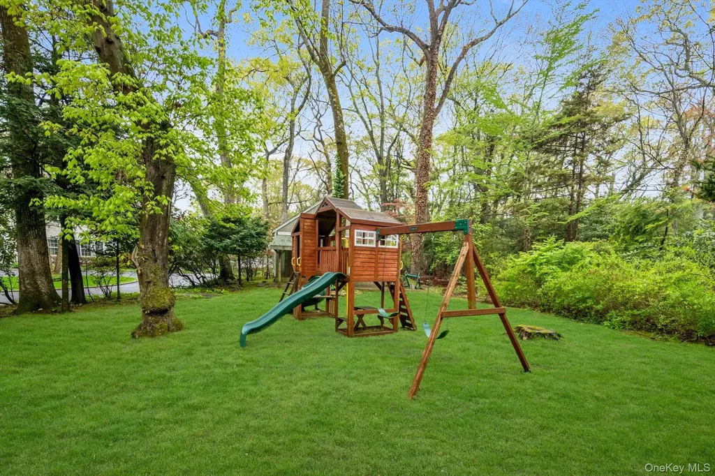 10 Hidden Pond Glen Head NY 11545