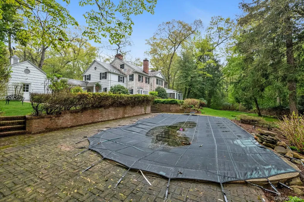 10 Hidden Pond Glen Head NY 11545