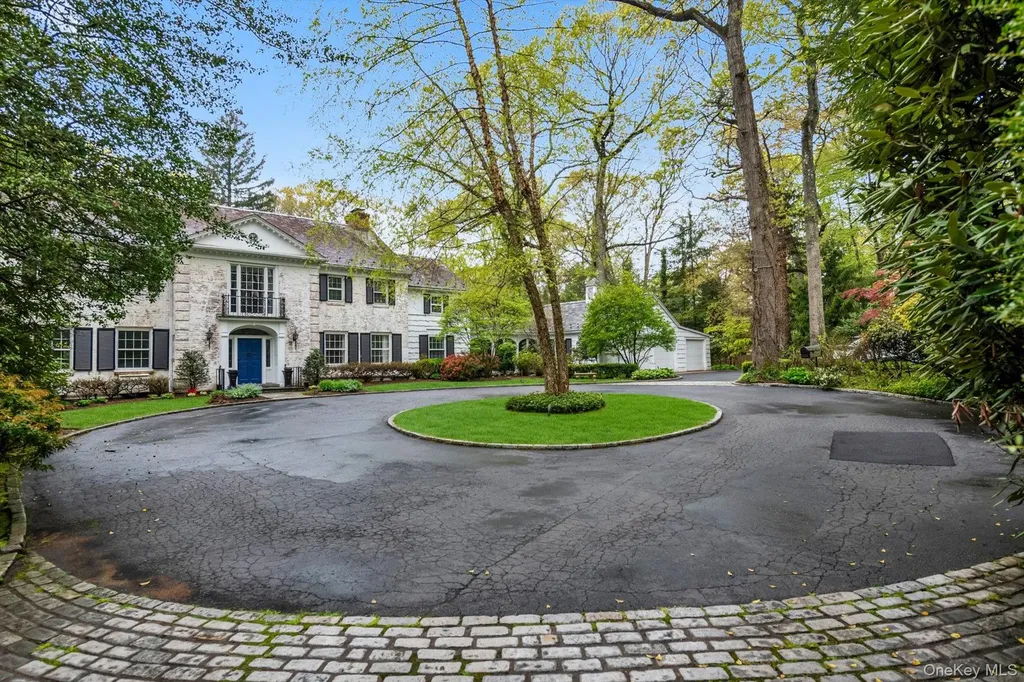 10 Hidden Pond Glen Head NY 11545