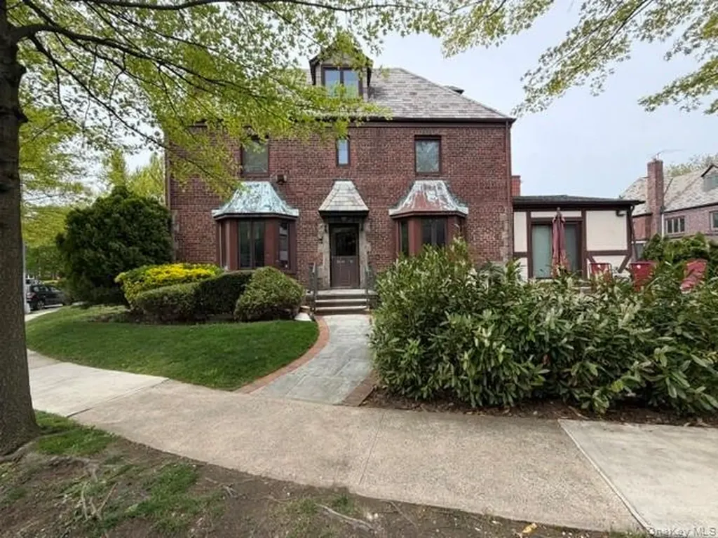 13843 76th Avenue Flushing NY 11367