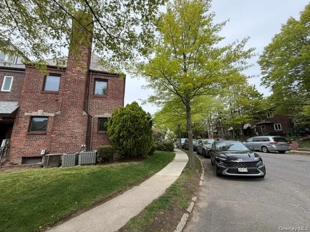 13843 76th Avenue Flushing NY 11367