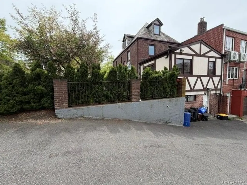 13843 76th Avenue Flushing NY 11367