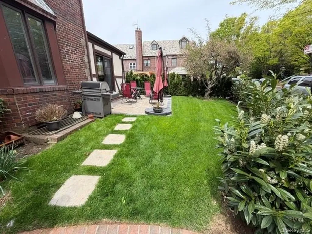 13843 76th Avenue Flushing NY 11367