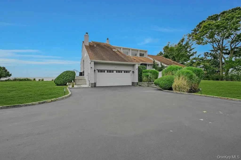 11 Convent Lane Center Moriches NY 11934