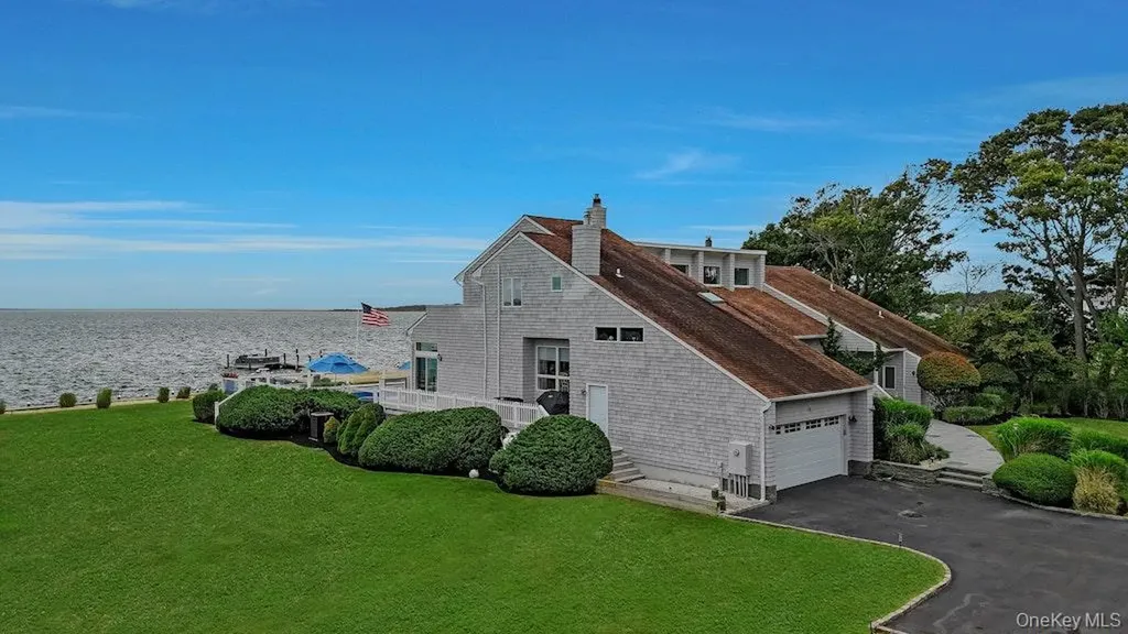11 Convent Lane Center Moriches NY 11934