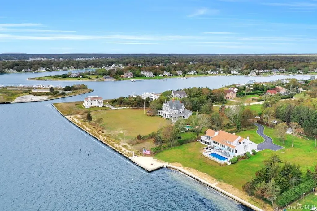 11 Convent Lane Center Moriches NY 11934