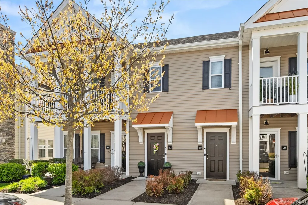 32 Michael Lane East Islip NY 11730