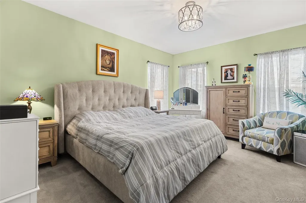 32 Michael Lane East Islip NY 11730