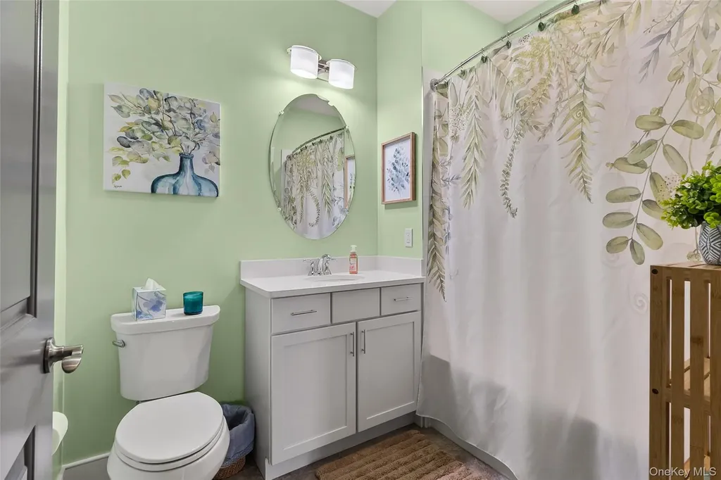 32 Michael Lane East Islip NY 11730